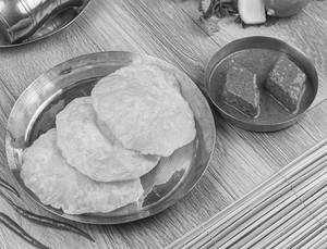 Luchi(3pcs)with Dhokar Dalna(2pc)