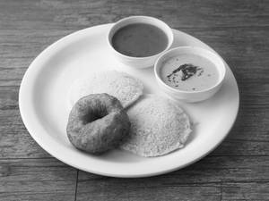 2 Idli 1 Vada(chutney)    