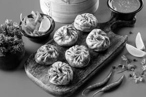 Veg Hariyali Momos [6 Pieces]