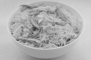 Cantonese Rice Noodles Chicken(Mc)