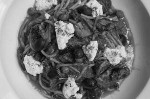 Spaghetti With Tomato Sauce & Aubergine { Organic Semolina }(v)