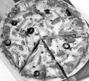 Veggie Lovers (Capsicum,olives,tomato)