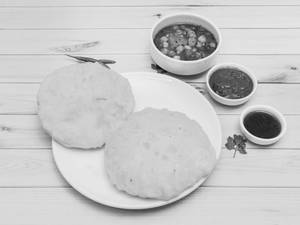 Chole Bhatoore (2 Pcs)