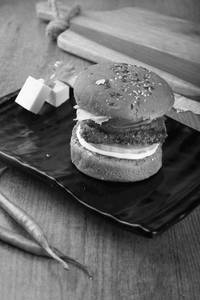 Paneer Tikki Burger