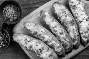 Garlic Bread With Cheese [4 Pieces]