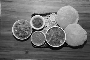 Suji Ka Halwa In Desi Ghee (180ml) + 4 Poori + Aloo Ki Sabji (300ml)