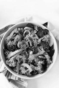 Stir Fried Vegetables In White Garlic Sauce