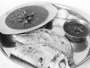 4 Roti + Rajma