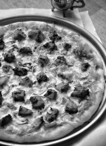 Paneer Tikka Pizza (Premium San Marzano Tomato Sauce, Al Olio,Basil, Herbs)