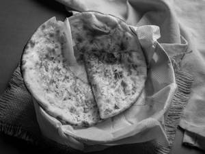 Masala Kulcha (1 pcs)