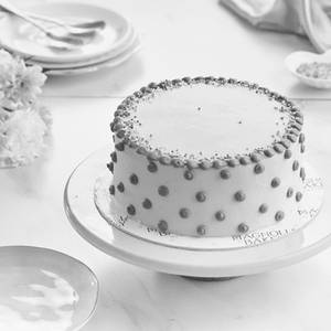 6 inch Mini Vanilla Cake with Vanilla Buttercream