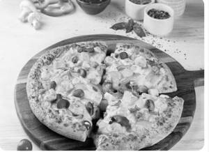 Deluxe Veggie Pizza