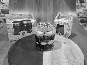 Kitkat Jar Cake