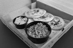 Delhi Wale Kulche With Egg Burji