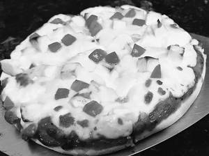 Single cheese paneer tikka pizza