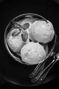 Mango Ice Cream