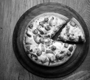 Tandoori Paneer Pizza