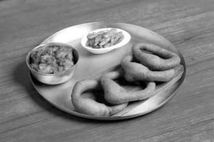 Sel Roti & Alu Dum With Moola Ko Achar
