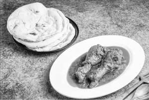 Chicken Leg Curry With 4 Pcs Tandoori Roti