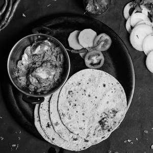 Kadai Paneer [300 Ml] And 4 Chapati