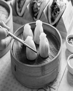 Veg Edamame & Truffle Paste Dumpling (4 Pieces)