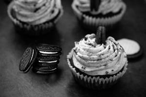 Oreo Large Cup Cake (2pcs)