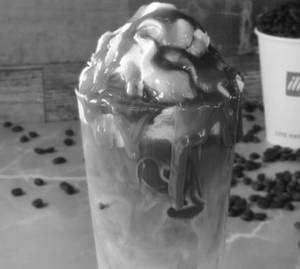 Iced Caramel Macchiato