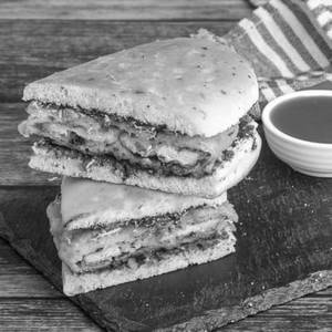 Sweet  Chilli Pesto  Fried Chicken Sandwich In Panini Bread (non Veg)