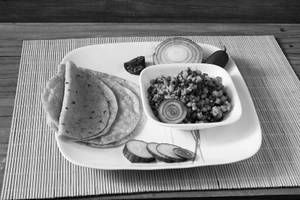 Gavran Matki With 3 Chapati
