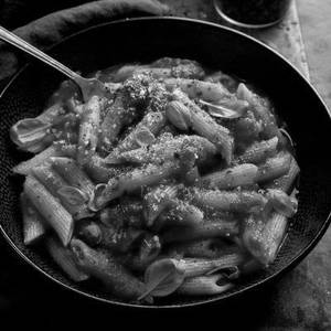 Arrabiata Red Sauce Pasta With 2 Garlic Bread