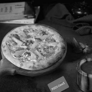 Red Paprika With Pineapple Double Pizza
