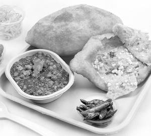 Paneer Chole Bhature Plt
