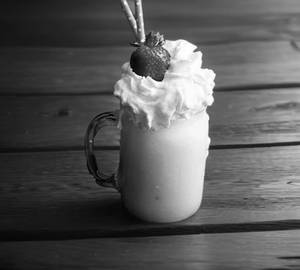 Vannila Shake With Ice Cream