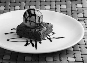 Chocolate Browine With Ice Cream