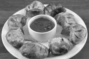 Veg Fried Momos (8 Pcs)