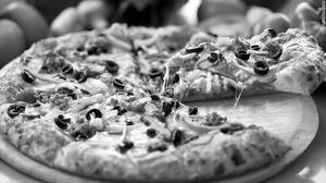 8 Onion Capsicum Pizza 