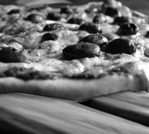 Olive cheese pizza