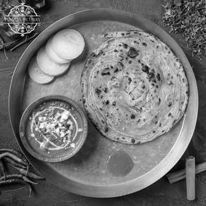 Lachha Parantha + Amritsari Chana Masala / Dal Makhani