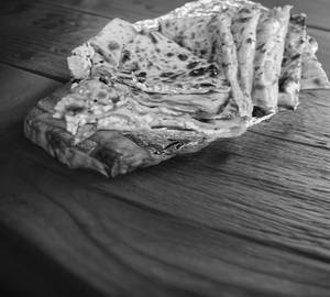 Paneer Tandoori Paratha (with curd)