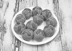 Besan Dry Fruit Laddoo