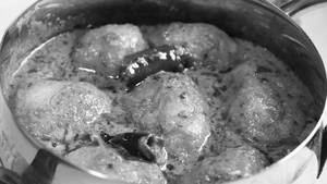 Dum Aloo Kolhapuri