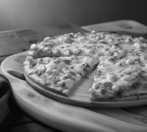 Cheese corn pizza