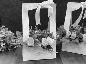 Chocolate Flower Bouquet White