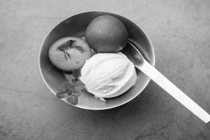 Hot Gulab Jamun With Ice Cream