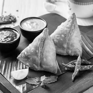 Aravali Jumbo Samosa  2 Pcs