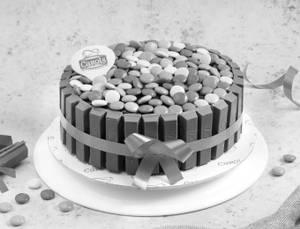Chocolate Kitkat Gems Cake [750 Grams]