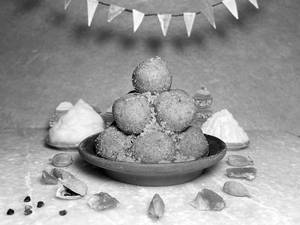 Besan Ke Laddu