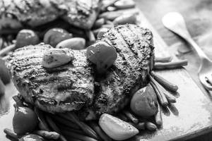 Grilled B B Q Chicken Breasts Al Olio , Pan Tossed In American B B Q Sauce Exotic Veggies