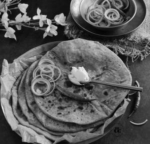 Paneer Pyaaj Paratha