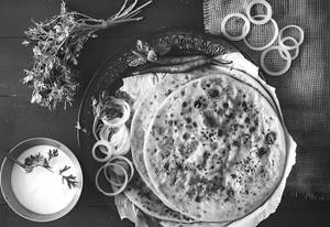 Paneer Stuffed Kulcha (75 Gms)